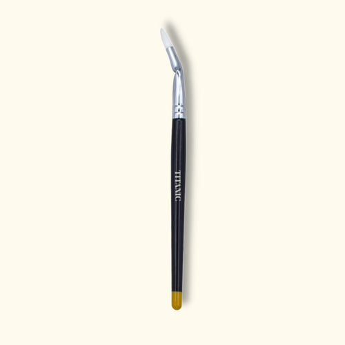 Titanic Brush Co. | No. 116 - Medium Bent Glue Brush // SFX